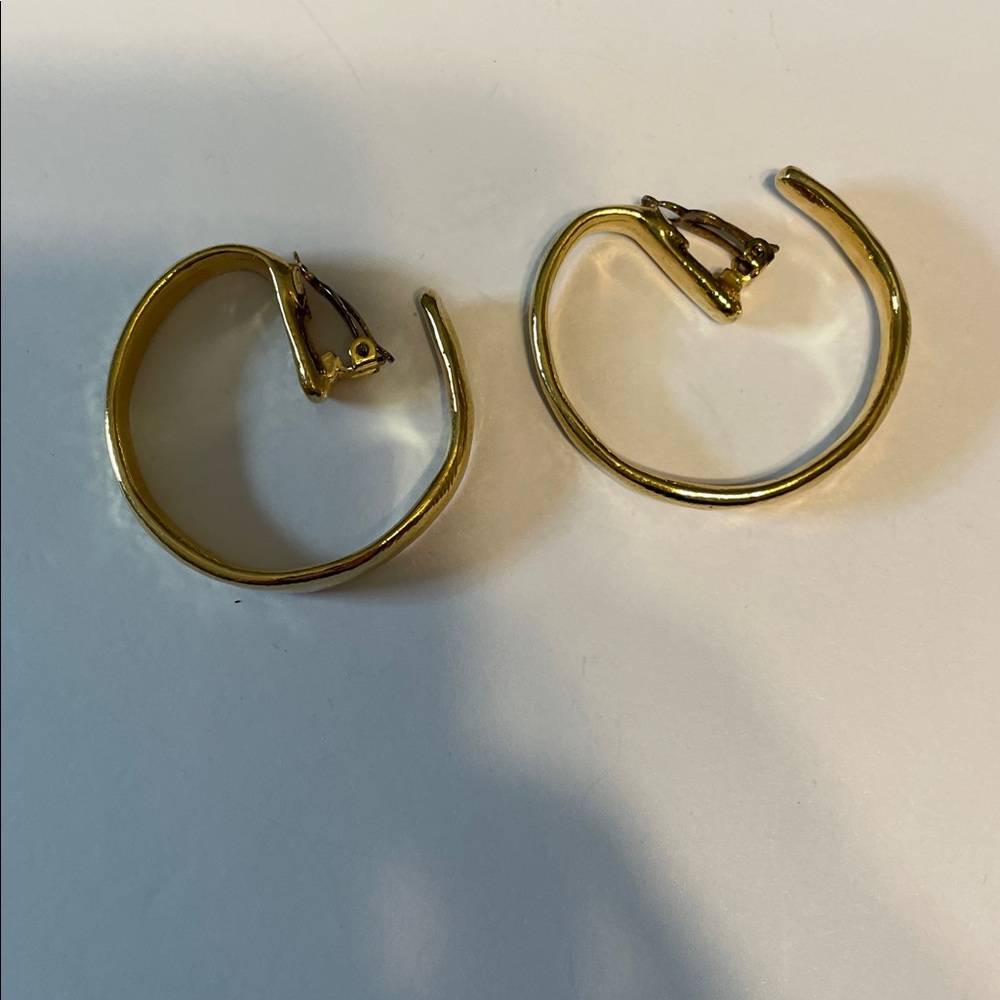 Cecile Jeanne Paris Runway Clip On Gold Hoop Earrings - Picture 5 of 8